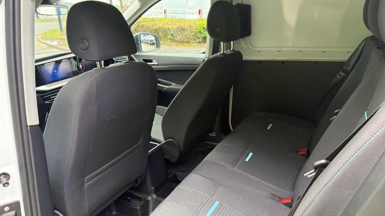 Ford Transit Connect 250 L2 Petrol 1.5 EcoBoost PHEV 150 Active FlexCab Van Auto